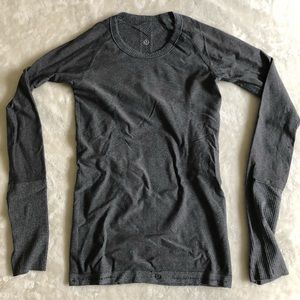 Lululemon running top